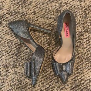 Betsy Johnson Silver Bow Heels